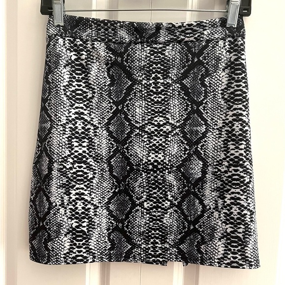 Snakeskin Print Bodycon Skirt - Picture 5 of 5